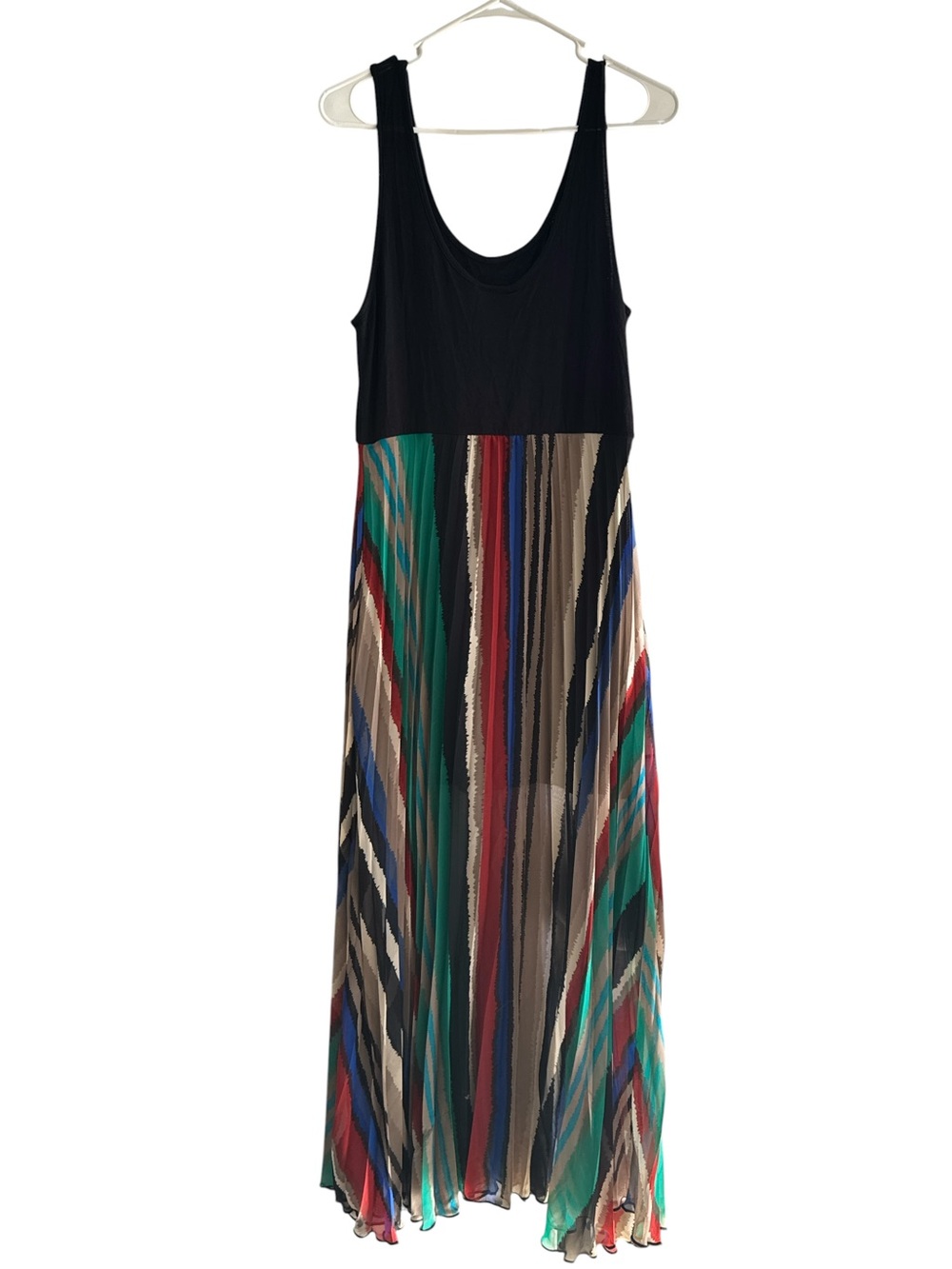 Romeo&julliet Tank Maxi Dress with Multicolor Pleated Skirt
Waist 30” Length 58